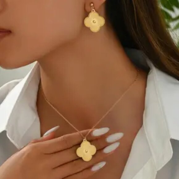 Set of 3 Necklaces Gold Color & Pearl Imitation And pair of earrings - Picture 7 of 16